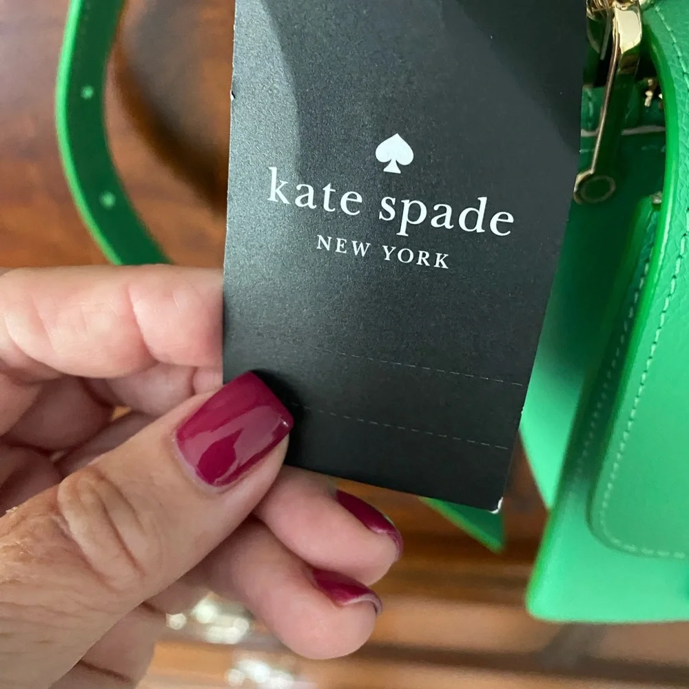 New with tag Kate Spade green bag front gold closure. - Picture 3 of 10